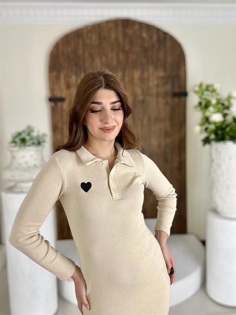 Kaşkorse Kumaş Kalp Nakışlı Polo Yaka Uzun Kollu Bej Elbise