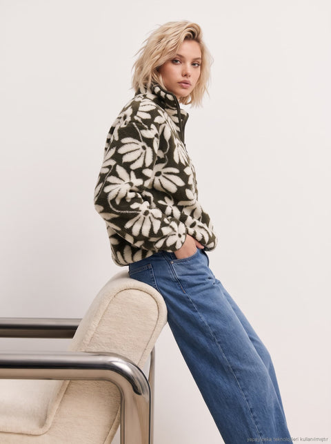 Koyu Yeşil Yarım Fermuarlı Çiçek Desenli Polar Sweatshirt