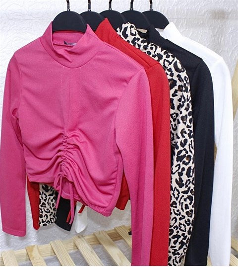 Crep Dokuma Kumaş Önü Kanallı Büzgü Detay Bluz