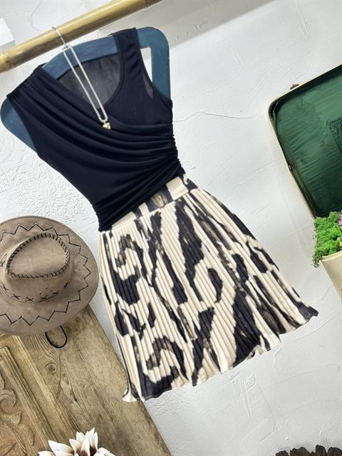 Drape Detaylı Sandy Kumaş Sıfır Kol Bluz