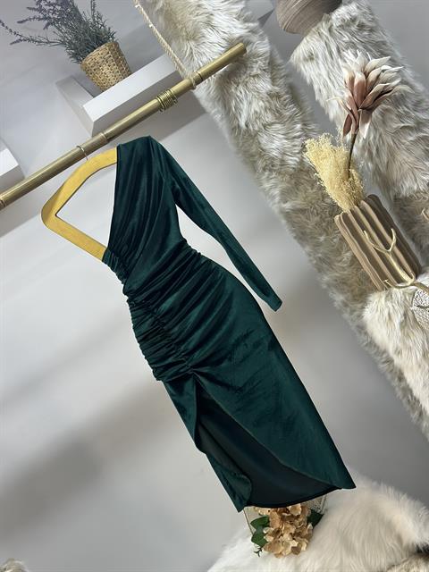 İthal Kadife Kumaş Drape Detaylı Yan Yırtmaçlı Tek Kol Midi Boy Elbise