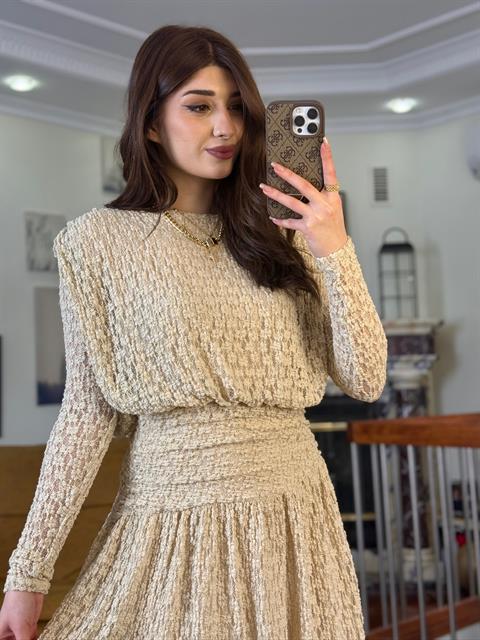 Likralı Tül Kumaş Drape Detaylı Kloş Elbise Krem