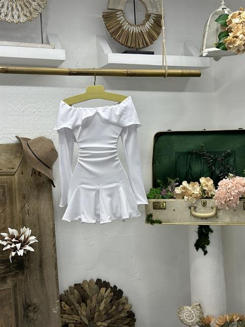 Ottoman Kumaş Toparlayıcı Madonna Yaka Eteği Volanlı Beyaz Mini Elbise