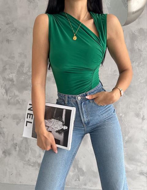 Sandy Kumaş Drape Detaylı Sıfır Kol Tasarım Bluz