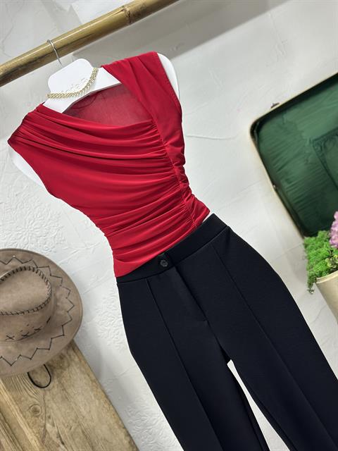 Sandy Kumaş Drape Detaylı Sıfır Kol Tasarım Bluz