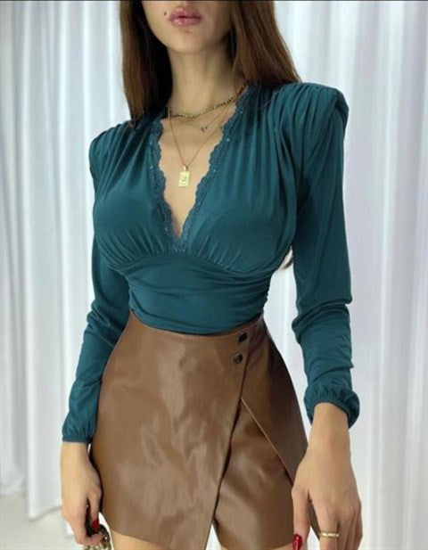 Sandy Kumaş Yakası Dantelli Vatkalı Tasarım Bluz